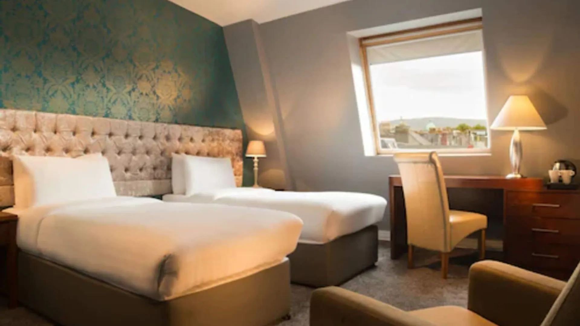 Kontakt z Camden Deluxe Hotel